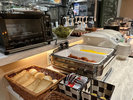カレー、スクランブルエッグやソーセージ、パンやシリアルなど洋食もご用意。