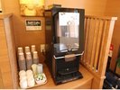 【コーヒーマシン】ご出発前やお部屋でお寛ぎの際など、ご自由にお持ちください。