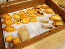 【朝食ビュッフェ一例】沢山の種類のパンをご用意しております。
