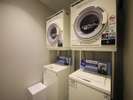 �R�C�������h���[ / Coin laundry