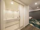 ���j�o�[�T�����[�� / Universal Room