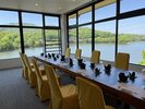【宴会場 湖畔】湖を一望できる宴会場です。15名様〜40名様のご利用ができます。