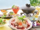 3種類の味噌を調合した特製の出汁で召し上がっていただけます。(7・8月はしゃぶしゃぶでご提供します)