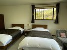 【VIP-2 洋室ツイン1階】山や湖のほとりが眺める部屋です。