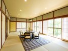 【桃の部屋】(離れ)和風モダンなしつらえの、風情のあるお部屋です。