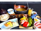 <朝食2025>ホッとする旅館の朝食をメインにスキレットを追加!朝から元気に(^-^)