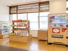 【木のぬくもりが感じられるロビー】