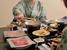 *【お食事イメージ】写真映えする色鮮やかな小鉢やお造りが並ぶ、記憶に残るご夕食をご用意