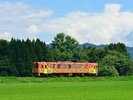 *フラワー長井線/この夏だけの思い出を。紅花ラッピング列車と出会う、心ときめく山形旅へ。