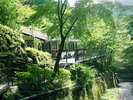 ■敷地内、夏の川遊び休憩場所「太郎庵」です。ビーチサンダルを無料でお貸ししています。