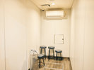 ※ご宿泊者様専用※喫煙ルーム。1階外周部分にございます。ホテル内は共用部を含めて全て禁煙です。