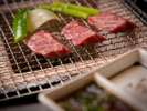 【但馬牛炭火焼き】赤身のお肉をじっくり炭火でお召し上がりください。