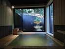 椿館【渓月】専用温泉が自慢のお部屋です