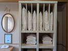 【貸出棚】各階エレベーター前にございます。
