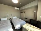 洋風ツインルームです。ベッド幅100cm×195cmで部屋の広さ16u以上です。