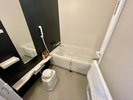デラックスルームのお風呂は、ユニットバスではなく独立式です。
