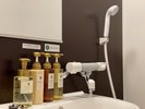 ユニットバスには、POLAのシャンプーをご用意しております。