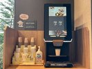 ウェルカムコーヒーがございます。疲れた体に温かいコーヒーが染み渡ります。