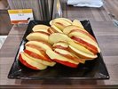 季節ごとフルーツもご用意しています。※メニューは日によって異なります。