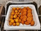 揚げ物もご用意しています。※メニューは日によって異なります。