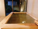 檜大浴場(15:30~21:10 1回40分貸切可能、フロントで予約)6:00~9:00/21:30~24:00女大浴場