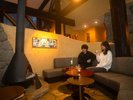 ���ƂȂ̉B��� Soh's BAR for miserable smokers7:00P.M.�`12:00MID.