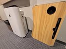 お部屋に1つミニデスクあります