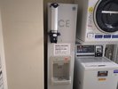 【施設】製氷機(6階ランドリーコーナー):備え付けの紙コップに入れて持ち運びください