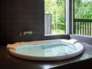 【友吉】客室で温泉を楽しむひととき