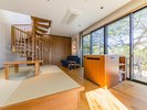 花畑エリア/リビング(1階) ※扉で寝室を区切ることができます。