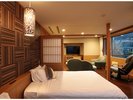 特別室「寛〜くつろぎ〜」 (102u)ベッド_眺望は伊香保温泉街側