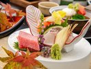 【夕食】2025年秋 特別会席膳の一例(日本海・太平洋に近い地の利を生かした新鮮なお造り)