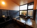 【家族湯・木】(1600円税込/1時間)