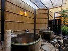【壺湯】一人でゆっくり温泉をご堪能していただけるちょうどいいサイズのお風呂です