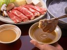 【とろける岡山和牛しゃぶしゃぶ鍋】岡山県内で生産された肉質やわらかな和牛です。