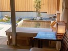 【和室10畳】温泉・露天風呂付き客室/美作産のヒノキのお風呂で、ゆったりと温泉をお楽しみください。