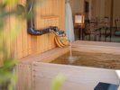 【和室10畳】温泉・露天風呂付き客室/美作産のヒノキのお風呂で、ゆったりと温泉をお楽しみください。