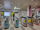 7:改札につきました!そのまま右手に曲がり、京阪電車を目指します!