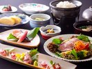 【朝食】丹後コシヒカリの釜炊きごはん、出し巻き卵、新鮮な焼き地魚、自家製のお漬け物などを味わう!