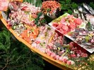 <Dinner Buffet>地魚の造り船盛水揚げに応じた新鮮な地魚をお楽しみいただけます。