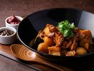 <Dinner Buffet>ローカルメニュー/醤油もろみと紅南乳入り鶏肉の柔らか蒸し※11-2月ご提供予定