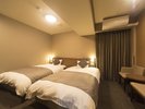 ■デラックスツインルーム120cm×195cm×1台(シモンズ社製ベッド)/19.1平米/32インチ/禁煙・喫煙)