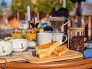 朝食はホットサンドにサラダにスープ