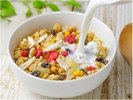 【朝食フルグラ】食物繊維・鉄分・ビタミンも摂れて、ザクザクとした食感が心地良い目覚めにぴったりです。