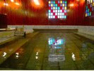 【山代温泉「古総湯」】九谷焼タイルやステンドグラスが彩る、明治時代の趣を感じる歴史ある共同浴場。