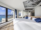 【33階ペントハウス】朝は目覚めとともに目の前に広がる碧い海と輝く朝日をご覧いただけます
