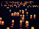 誕生寺灯篭流し 毎年8月のお盆時期に行われます 当館から車で約20分
