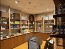 イースト本館スーベニアショップ 8:00A.M.〜10:00P.M.