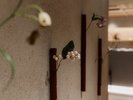 土壁や竹、木目の格子天井など、日本の伝統建築