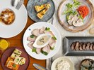 和食・洋食メニューを取り揃えたビュッフェスタイルの朝食をご用意しております。